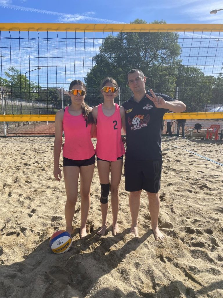 14.06.2026🔹 Denisa Șarlea & Alexia Brenciu, aflate la primul lor turneu oficial de beachvolley și printre cele mai mici sportive ale compet