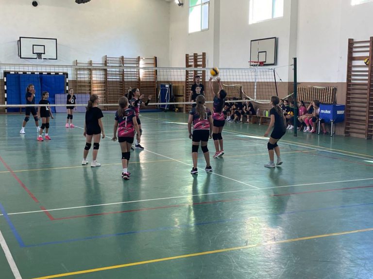 20.09.2026Astăzi, sala e plină de energie. ❤️🤍 Meciurile interne U13 sunt în plină desfășurare,