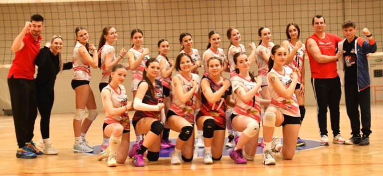 23.03.2026 Champions Sibiu învinge Provolei Arad cu 3-2, într-un nou meci care a ținut sala în priză până la ultima minge.